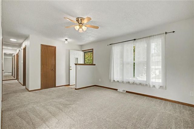 1100 8th Street, Blue Springs, MO 64014