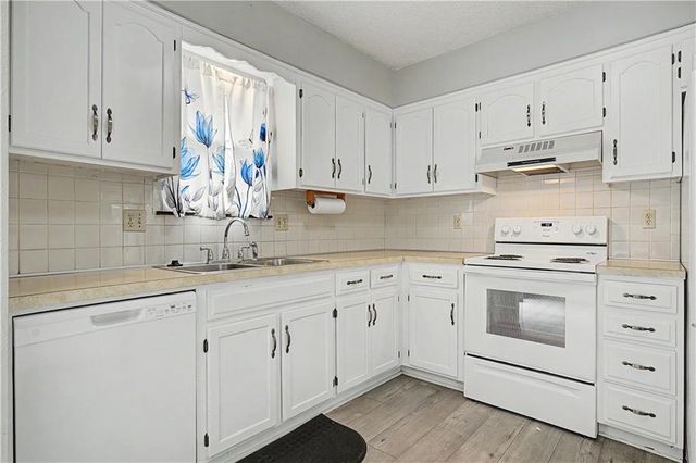 1100 8th Street, Blue Springs, MO 64014