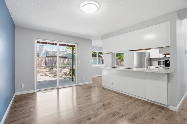 17733 SW Pointe Forest Court, Beaverton, OR 97006