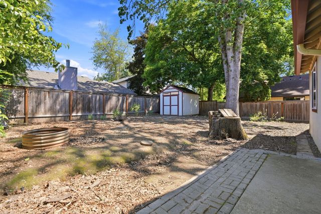 17733 SW Pointe Forest Court, Beaverton, OR 97006