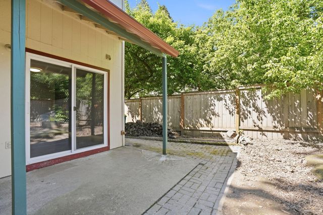 17733 SW Pointe Forest Court, Beaverton, OR 97006
