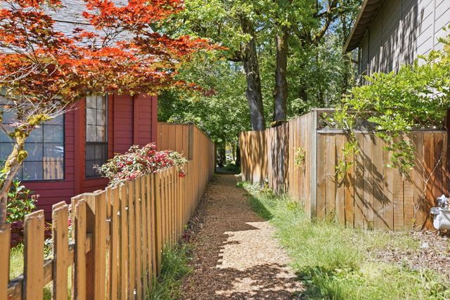 17733 SW Pointe Forest Court, Beaverton, OR 97006