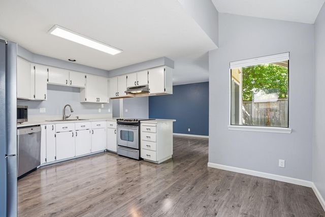 17733 SW Pointe Forest Court, Beaverton, OR 97006