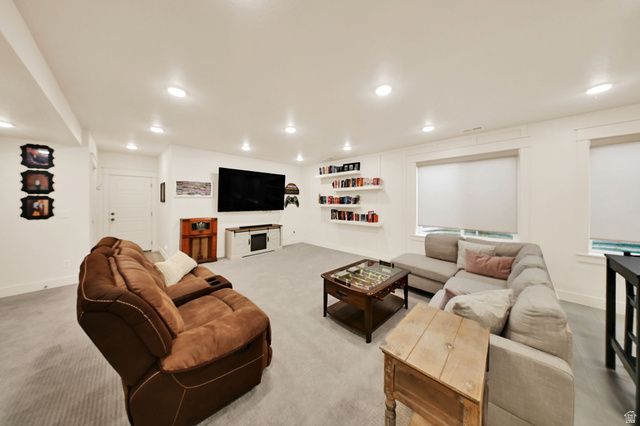 1686 N EMERALD DR, Layton, UT 84040