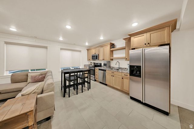 1686 N EMERALD DR, Layton, UT 84040