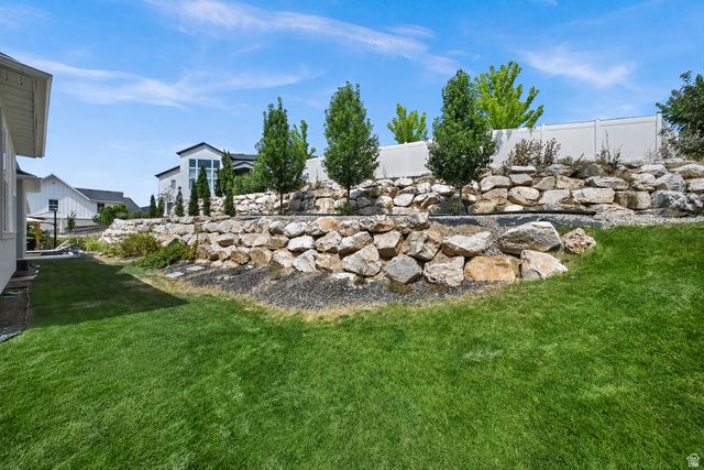 1686 N EMERALD DR, Layton, UT 84040