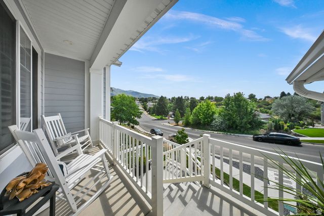1686 N EMERALD DR, Layton, UT 84040