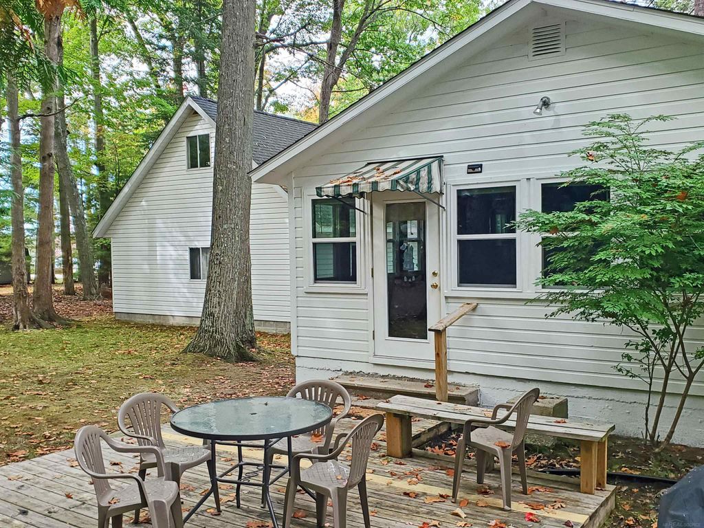 108 Warren Avenue, East Tawas, MI 48730