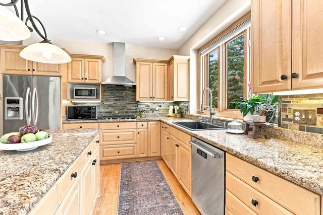 10105 N Parkside COURT, Mequon, WI 53092