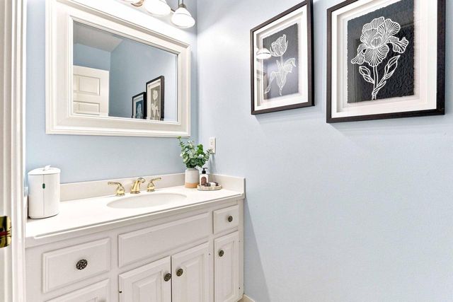 10105 N Parkside COURT, Mequon, WI 53092