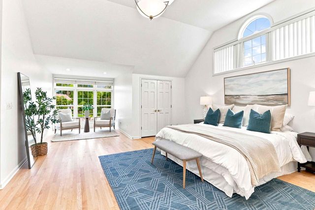 10105 N Parkside COURT, Mequon, WI 53092