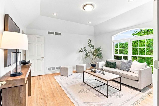 10105 N Parkside COURT, Mequon, WI 53092