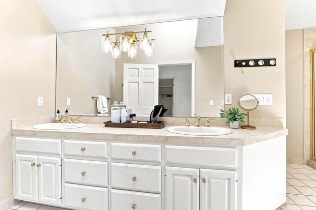 10105 N Parkside COURT, Mequon, WI 53092