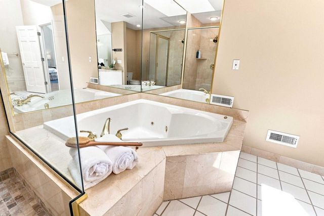 10105 N Parkside COURT, Mequon, WI 53092