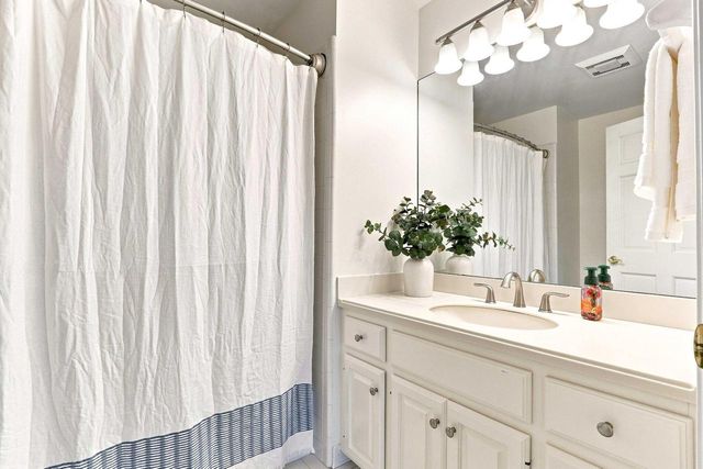 10105 N Parkside COURT, Mequon, WI 53092