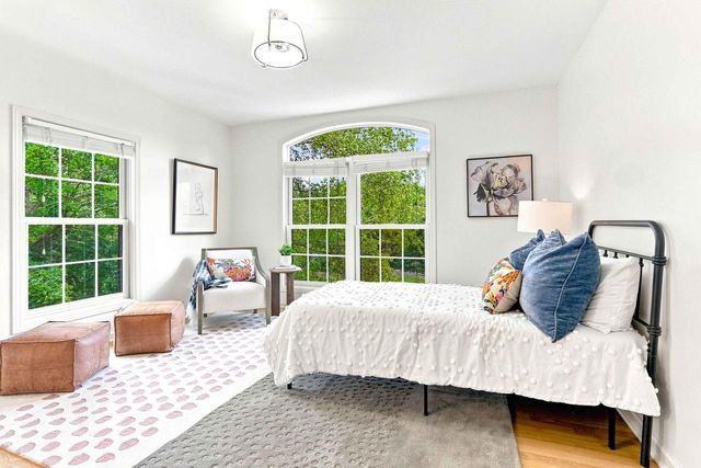 10105 N Parkside COURT, Mequon, WI 53092