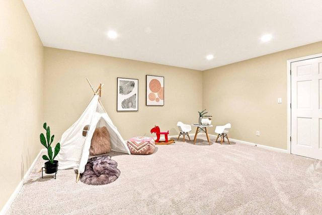 10105 N Parkside COURT, Mequon, WI 53092