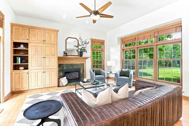 10105 N Parkside COURT, Mequon, WI 53092