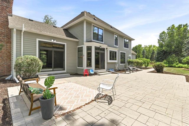 10105 N Parkside COURT, Mequon, WI 53092