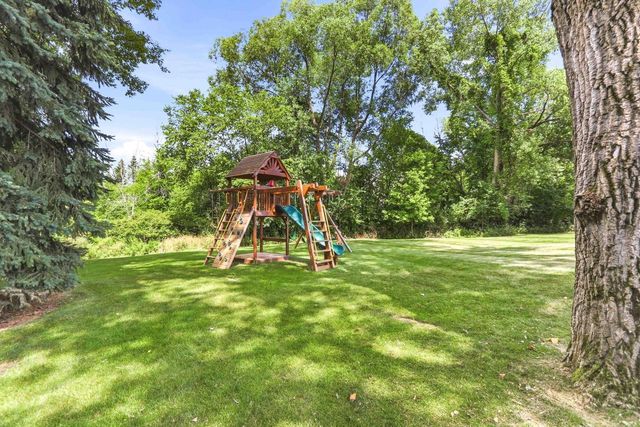 10105 N Parkside COURT, Mequon, WI 53092
