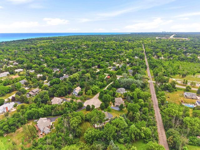 10105 N Parkside COURT, Mequon, WI 53092