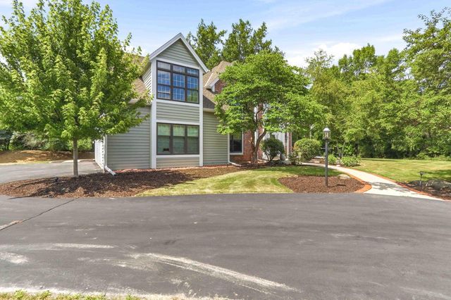 10105 N Parkside COURT, Mequon, WI 53092