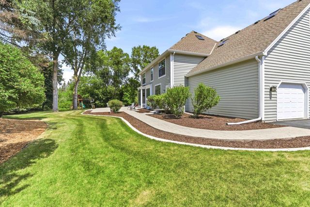 10105 N Parkside COURT, Mequon, WI 53092