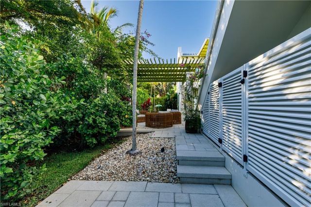 912 9th AVE S, Naples, FL 34102