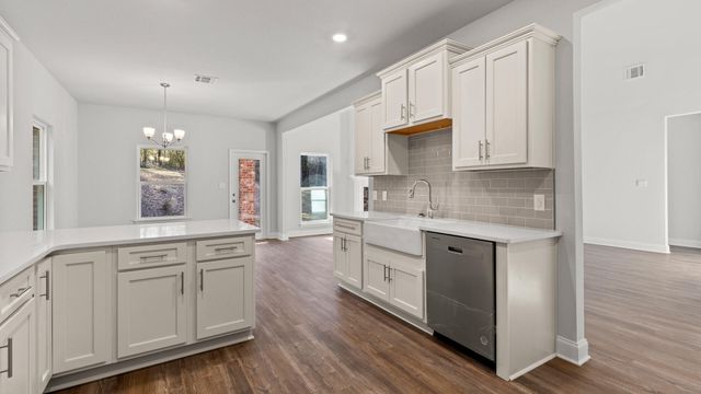 8 Bristol, Hattiesburg, MS 39402