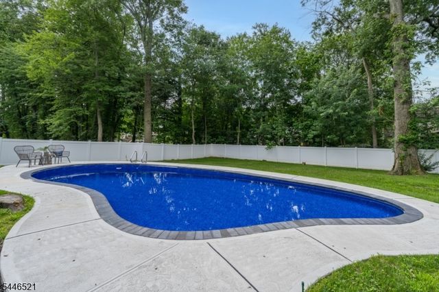 17 New England Dr, Parsippany-troy Hills Twp., NJ 07034