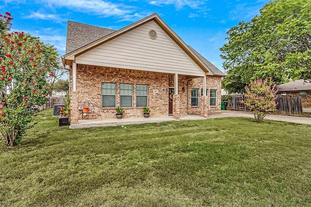 105 Water Lane, Crowley, TX 76036 — photo 2