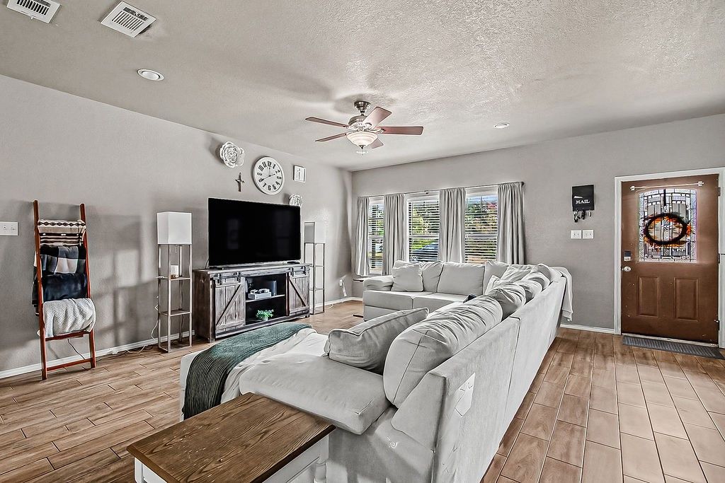 105 Water Lane, Crowley, TX 76036 — photo 4