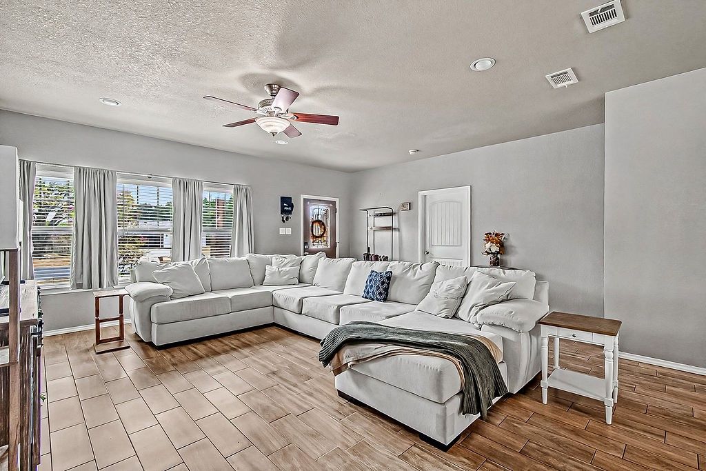 105 Water Lane, Crowley, TX 76036 — photo 5