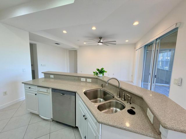 8290 NW 128th Lane 38-b, Parkland, FL 33076