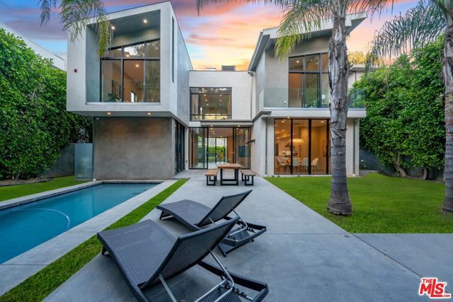 1847 Coldwater Canyon Drive, Beverly Hills, CA 90210