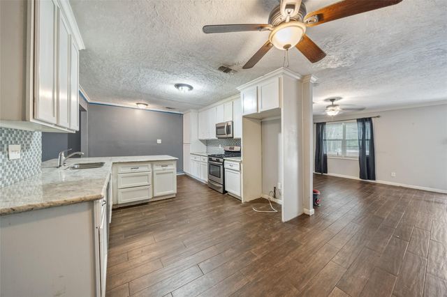 21630 Punkin St Street, New Caney, TX 77357