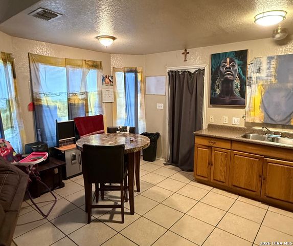 370 N San Gabriel Ave, San Antonio, TX 78237