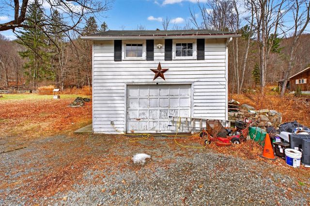 611 Peekskill Hollow Road, Putnam Valley, NY 10579