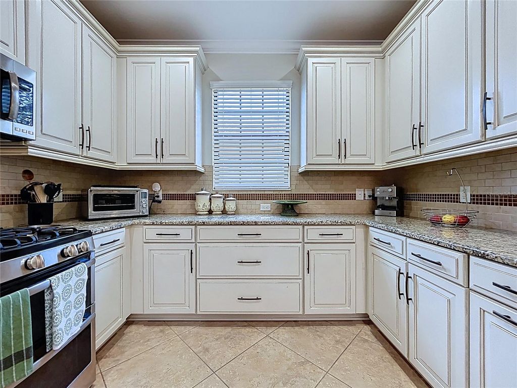 Image 11 of property listing at 5102 SAVONA RUN, Bradenton, FL 34211