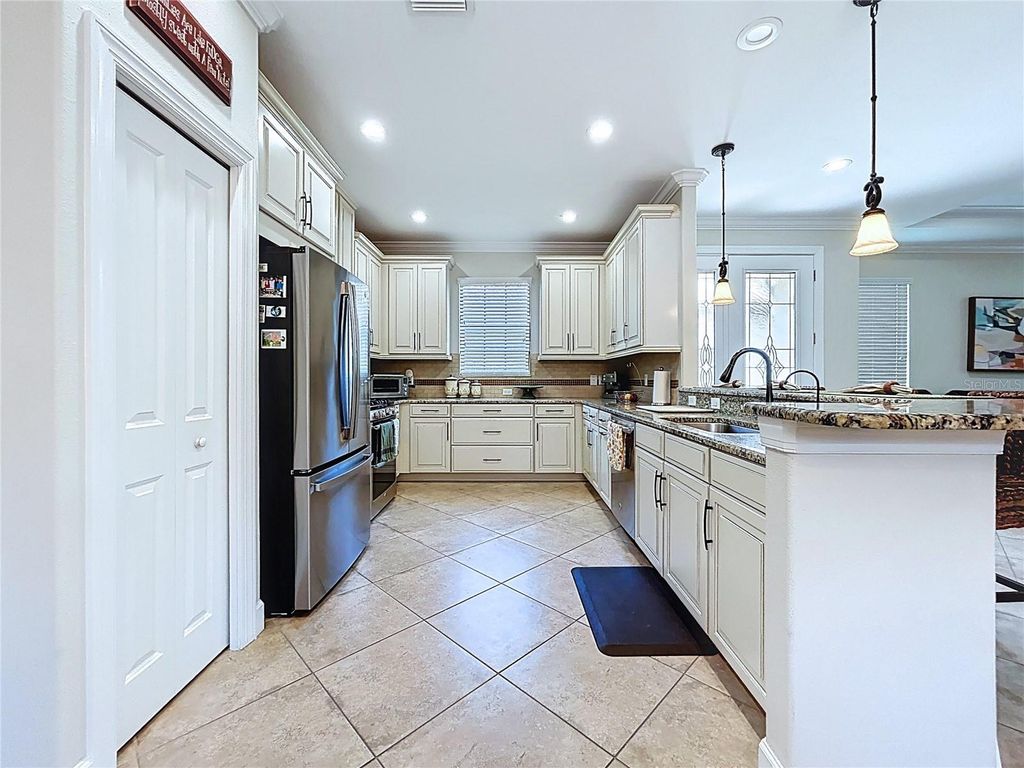 Image 12 of property listing at 5102 SAVONA RUN, Bradenton, FL 34211