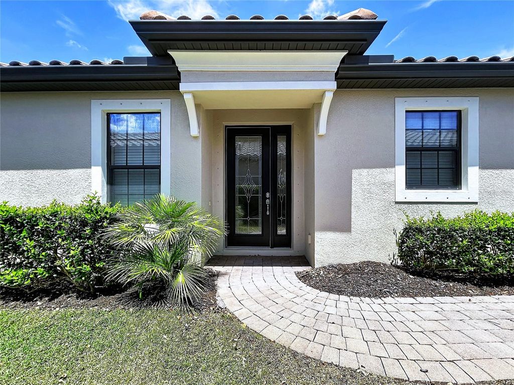 Image 3 of property listing at 5102 SAVONA RUN, Bradenton, FL 34211