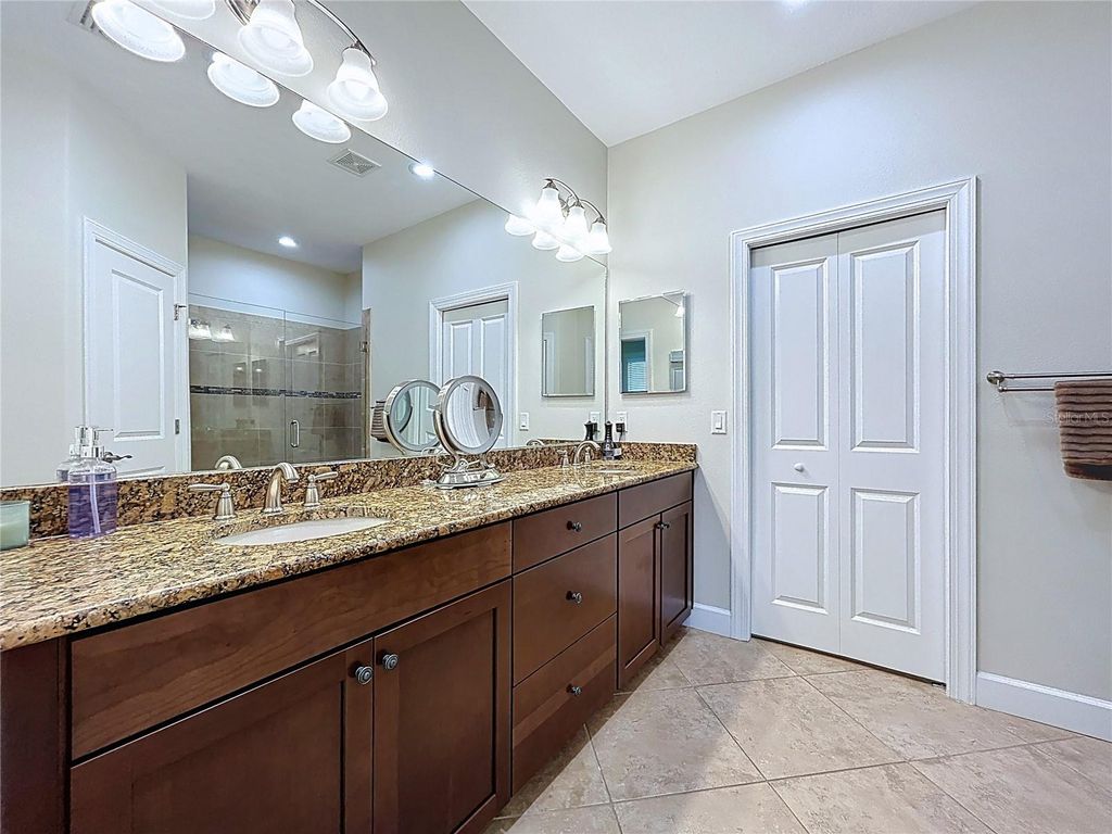 Image 21 of property listing at 5102 SAVONA RUN, Bradenton, FL 34211