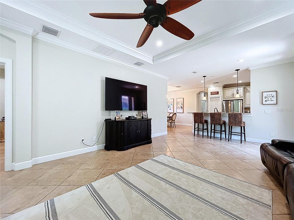 Image 4 of property listing at 5102 SAVONA RUN, Bradenton, FL 34211