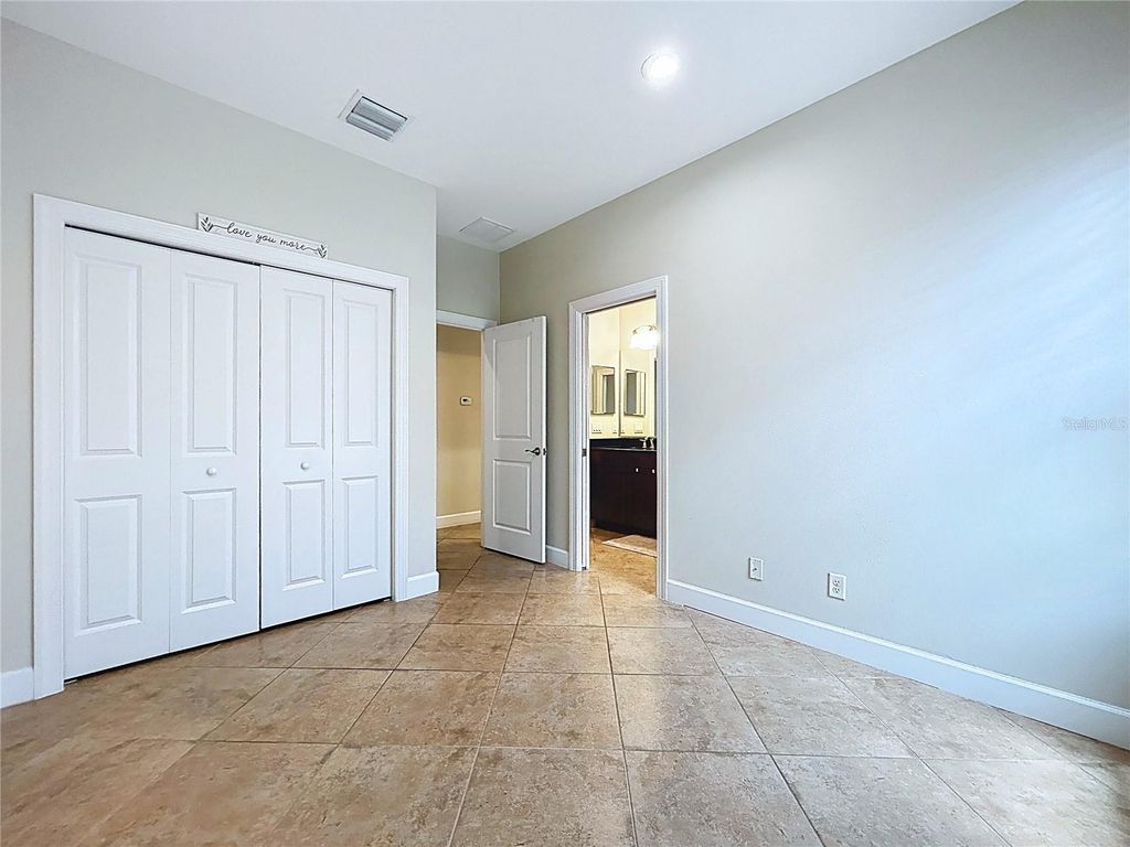 Image 32 of property listing at 5102 SAVONA RUN, Bradenton, FL 34211