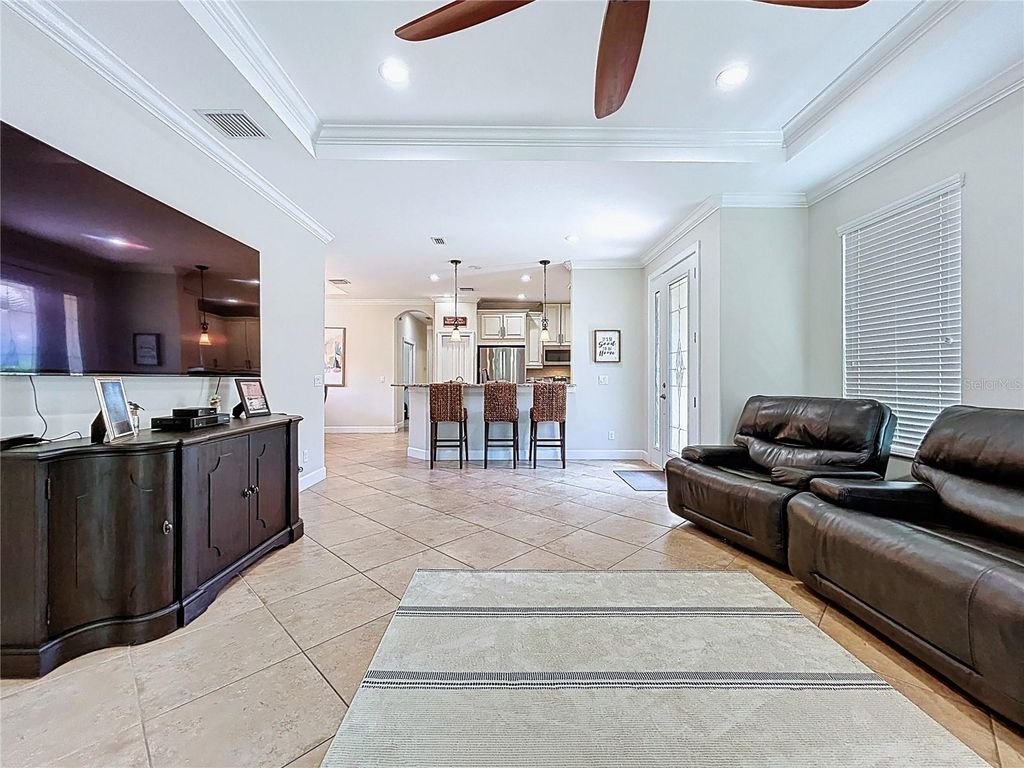 Image 5 of property listing at 5102 SAVONA RUN, Bradenton, FL 34211