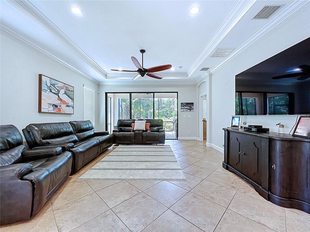 Image 6 of property listing at 5102 SAVONA RUN, Bradenton, FL 34211