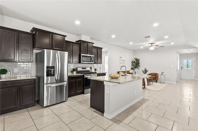 7618 Cowboy Trail Lane, Corpus Christi, TX 78413