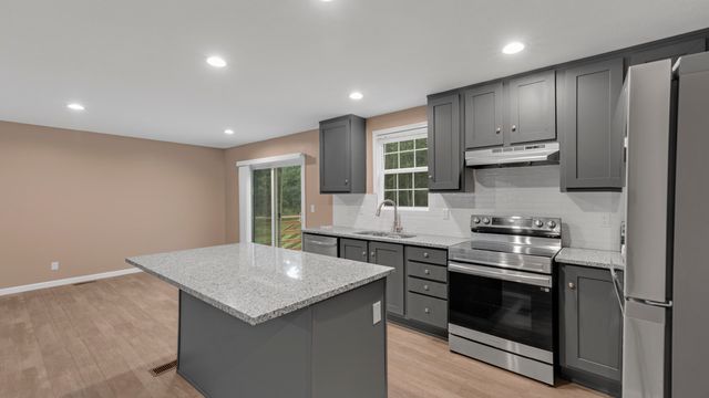 380 Dike Road, Bonneau, SC 29431