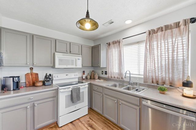 1194 Bugle Bluff Court, Lebanon, OH 45036