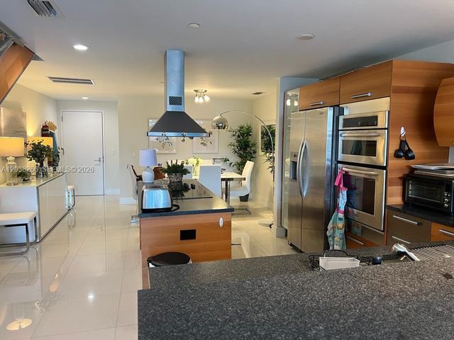 2950 NE 188th St 108, Aventura, FL 33180